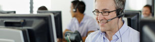 IT-Service Mitarbeiter mit Headset am Computer leistungen-teaser-support.jpg